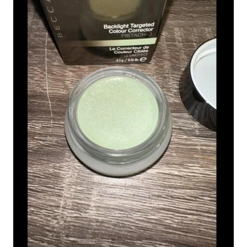 BECCA Backlight Pistachio Green Cream Colour Corrector‎ Face color concealer